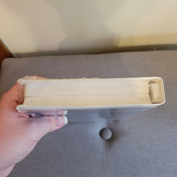 Aaron's Magic Village VHS Isaac Bashevis Singer Clamshell VERY RARE NEW - Picture 4 of 5